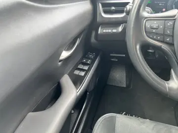 LEXUS UX 250h STYLE FACELIFT  ALLW. CARPLAY GARANTIE