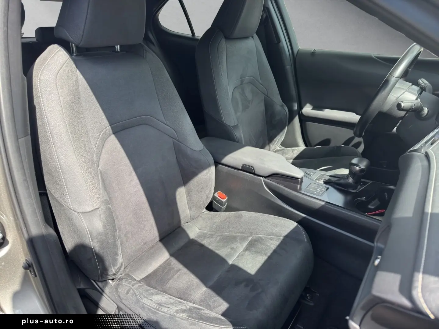 LEXUS UX 250h STYLE FACELIFT  ALLW. CARPLAY GARANTIE