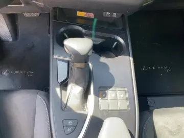 LEXUS UX 250 h Style Edition zuverlässiger GW