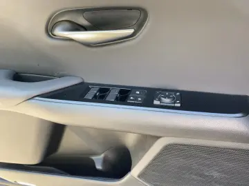 LEXUS UX 250 h Style Edition zuverlässiger GW