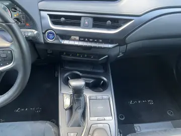 LEXUS UX 250h STYLE SHZ KAMERA PDC LED DAB CARPLAY 18