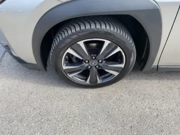 LEXUS UX 250 h Style Edition zuverlässiger Crossover