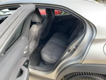 LEXUS UX 250 h Style Edition zuverlässiger Crossover