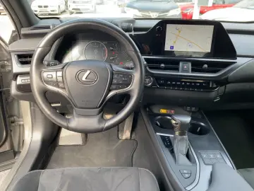 LEXUS UX 250 h Style Edition zuverlässiger Crossover