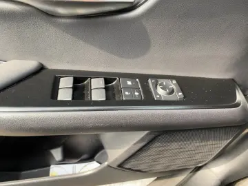 LEXUS UX 250 h Style Edition zuverlässiger Crossover