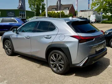 LEXUS UX 250h F-SPORT ACC RFK Car-Play 15J-GARANTIE