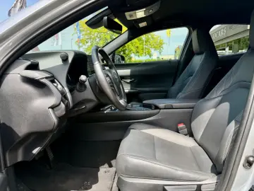 LEXUS UX 250h F-SPORT ACC RFK Car-Play 15J-GARANTIE
