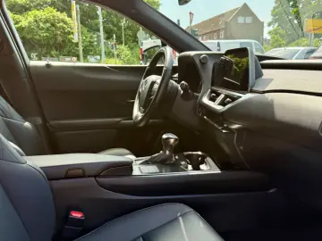 LEXUS UX 250h F-SPORT ACC RFK Car-Play 15J-GARANTIE