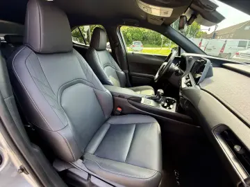 LEXUS UX 250h F-SPORT ACC RFK Car-Play 15J-GARANTIE