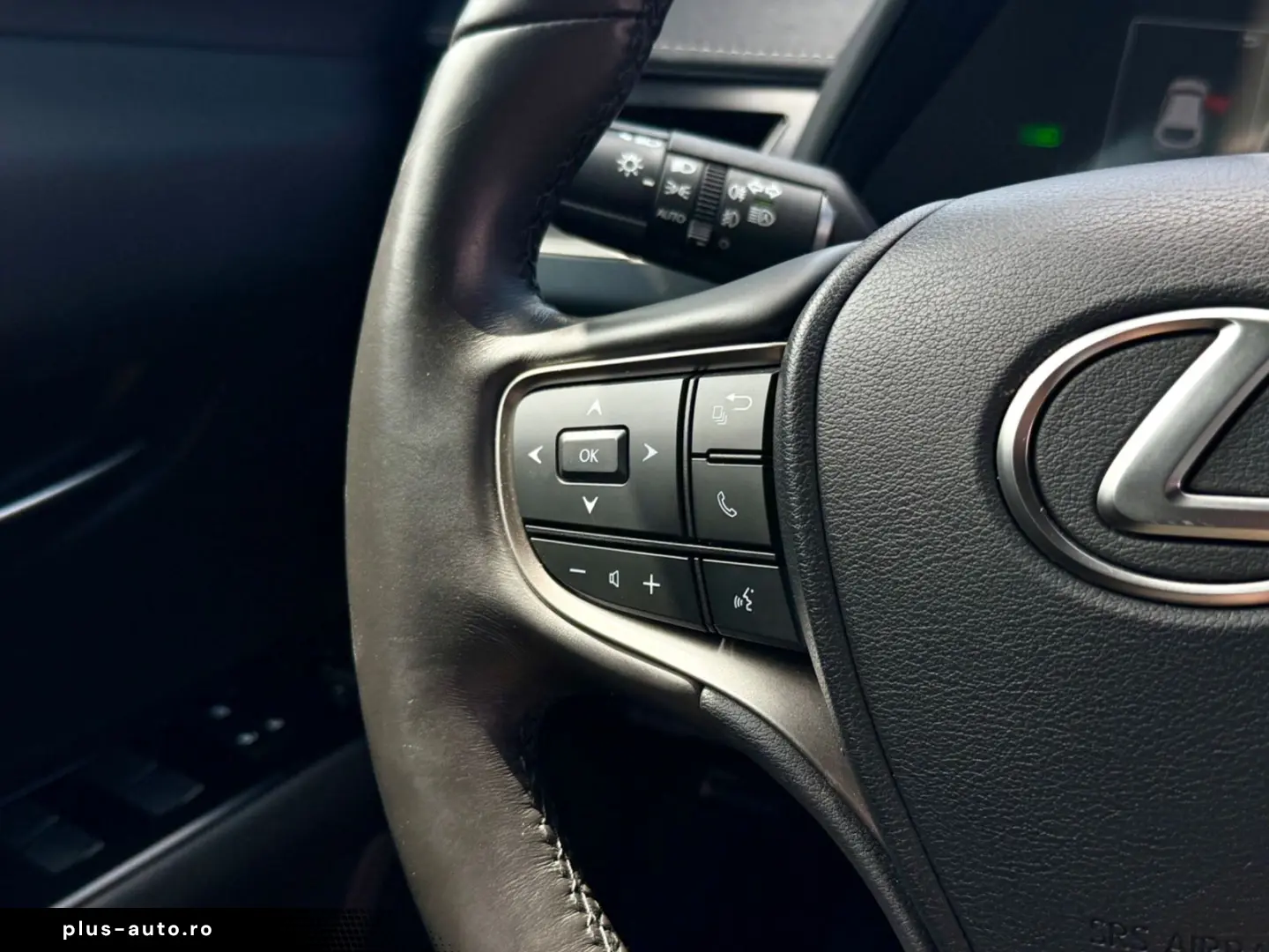 LEXUS UX 250h F-SPORT ACC RFK Car-Play 15J-GARANTIE