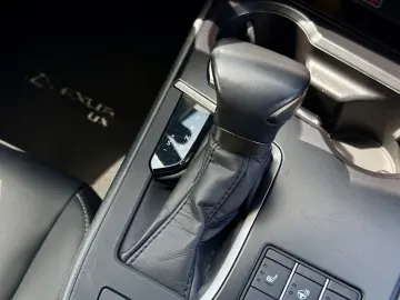 LEXUS UX 250h F-SPORT ACC RFK Car-Play 15J-GARANTIE