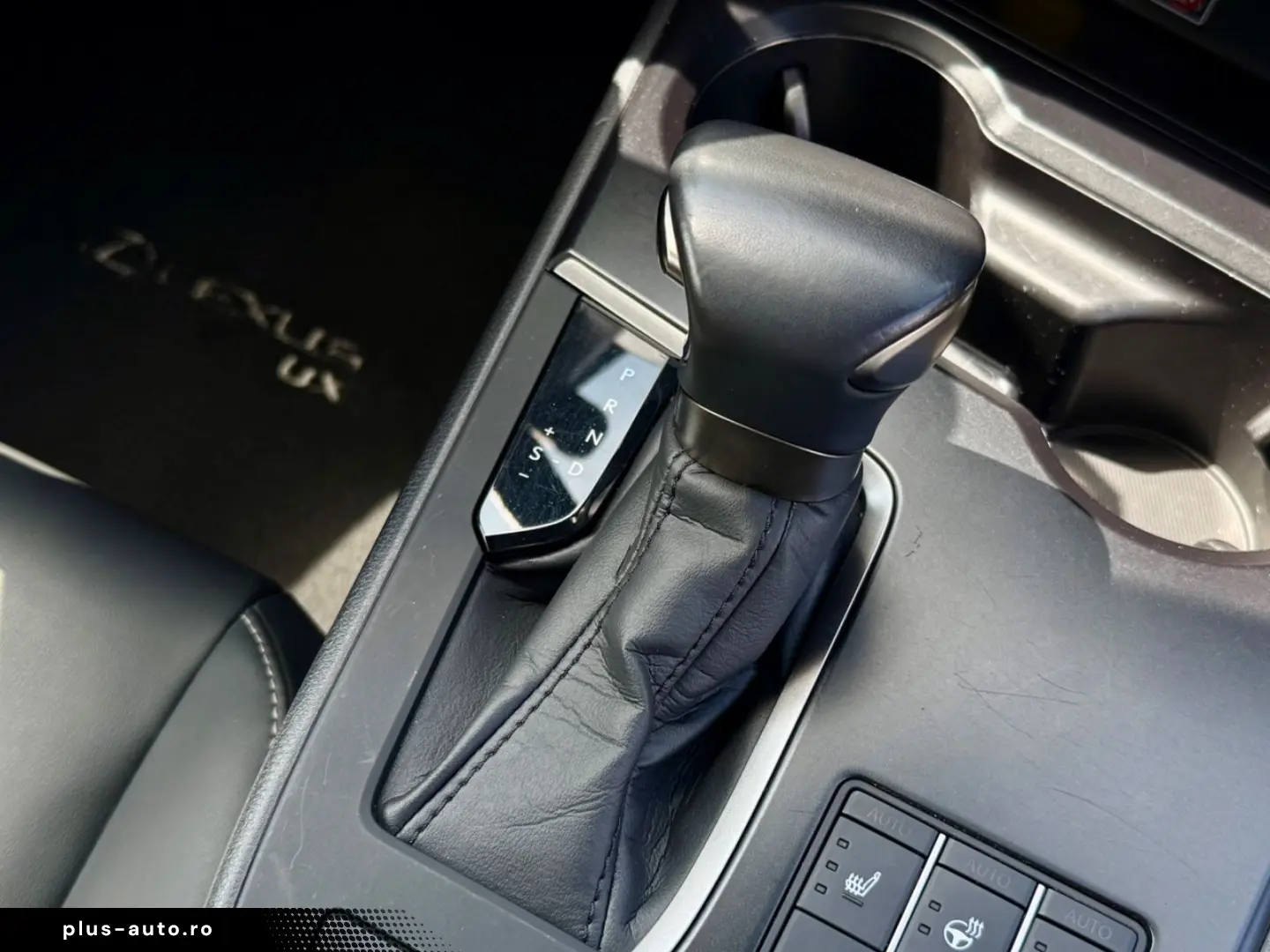 LEXUS UX 250h F-SPORT ACC RFK Car-Play 15J-GARANTIE