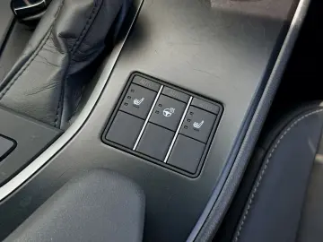 LEXUS UX 250h F-SPORT ACC RFK Car-Play 15J-GARANTIE