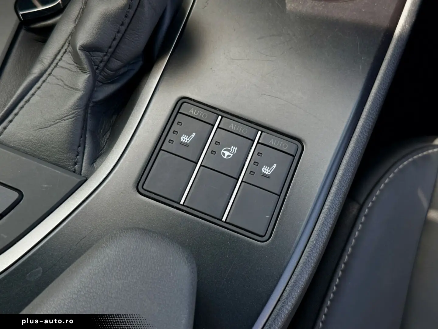 LEXUS UX 250h F-SPORT ACC RFK Car-Play 15J-GARANTIE