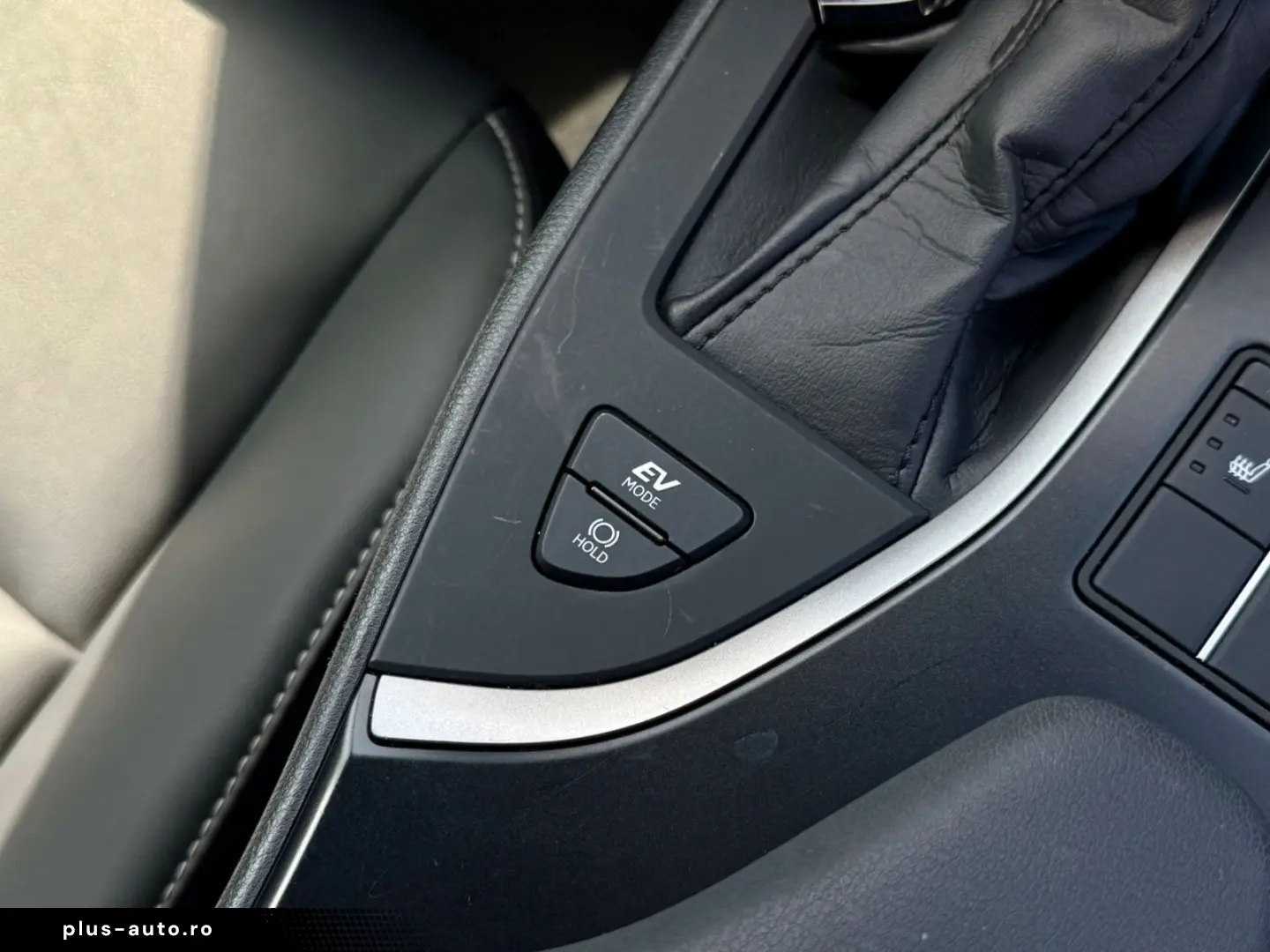LEXUS UX 250h F-SPORT ACC RFK Car-Play 15J-GARANTIE