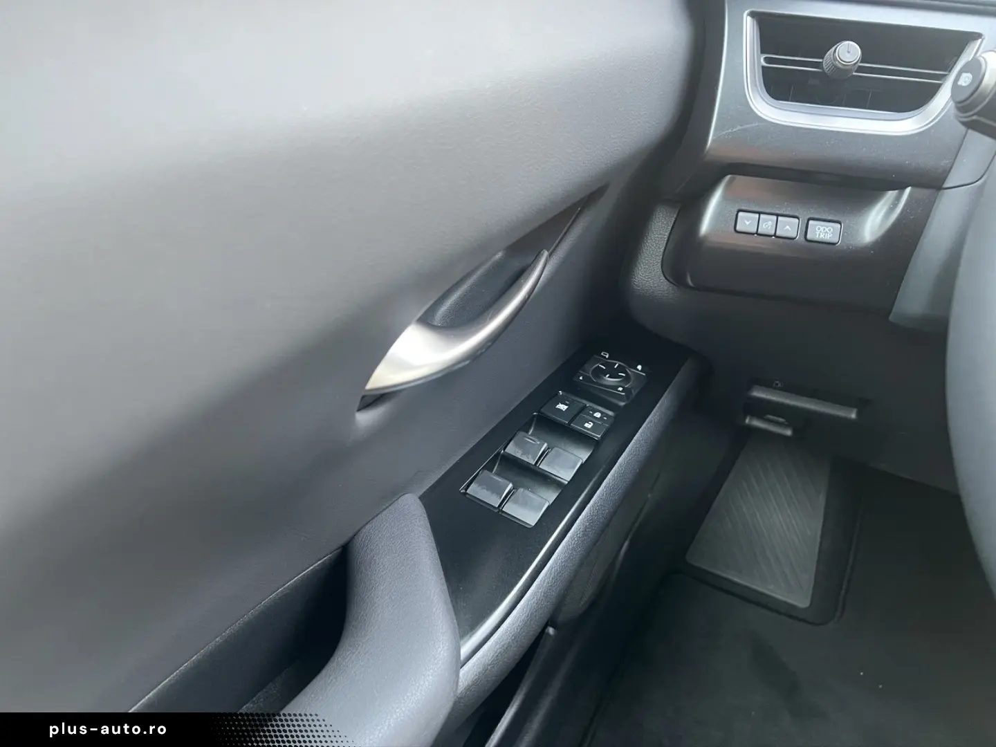 LEXUS UX 250h FSPORT-D 1HD ALLWR CARPLAY  15J-GARANTIE