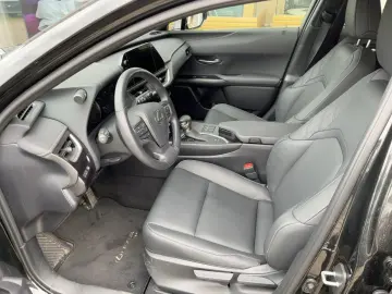 LEXUS UX 250h F Sport Design Navi ACC KAM SHZ DAB