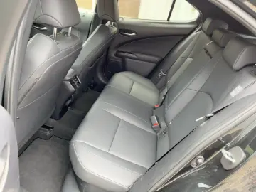 LEXUS UX 250h F Sport Design Navi ACC KAM SHZ DAB