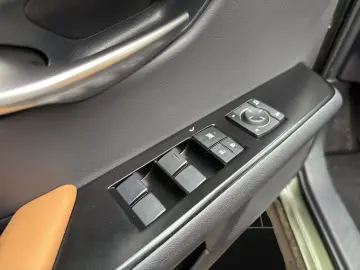 LEXUS UX 250h FSPORT-D 1HD ALLWR CARPLAY  15J-GARANTIE