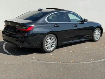 BMW 330i M SPORT LASER LC PROF GSD E SITZE