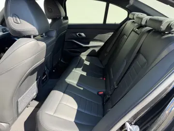 BMW 330i M SPORT LASER LC PROF GSD E SITZE