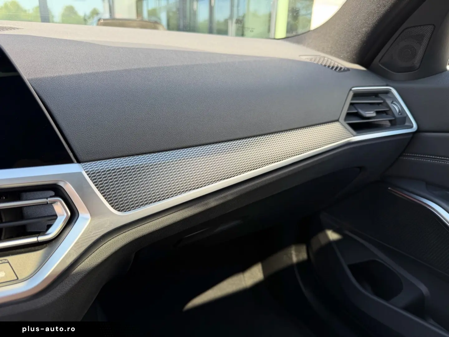BMW 330i M SPORT LASER LC PROF GSD E SITZE