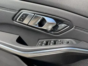 BMW 330i M SPORT LASER LC PROF GSD E SITZE