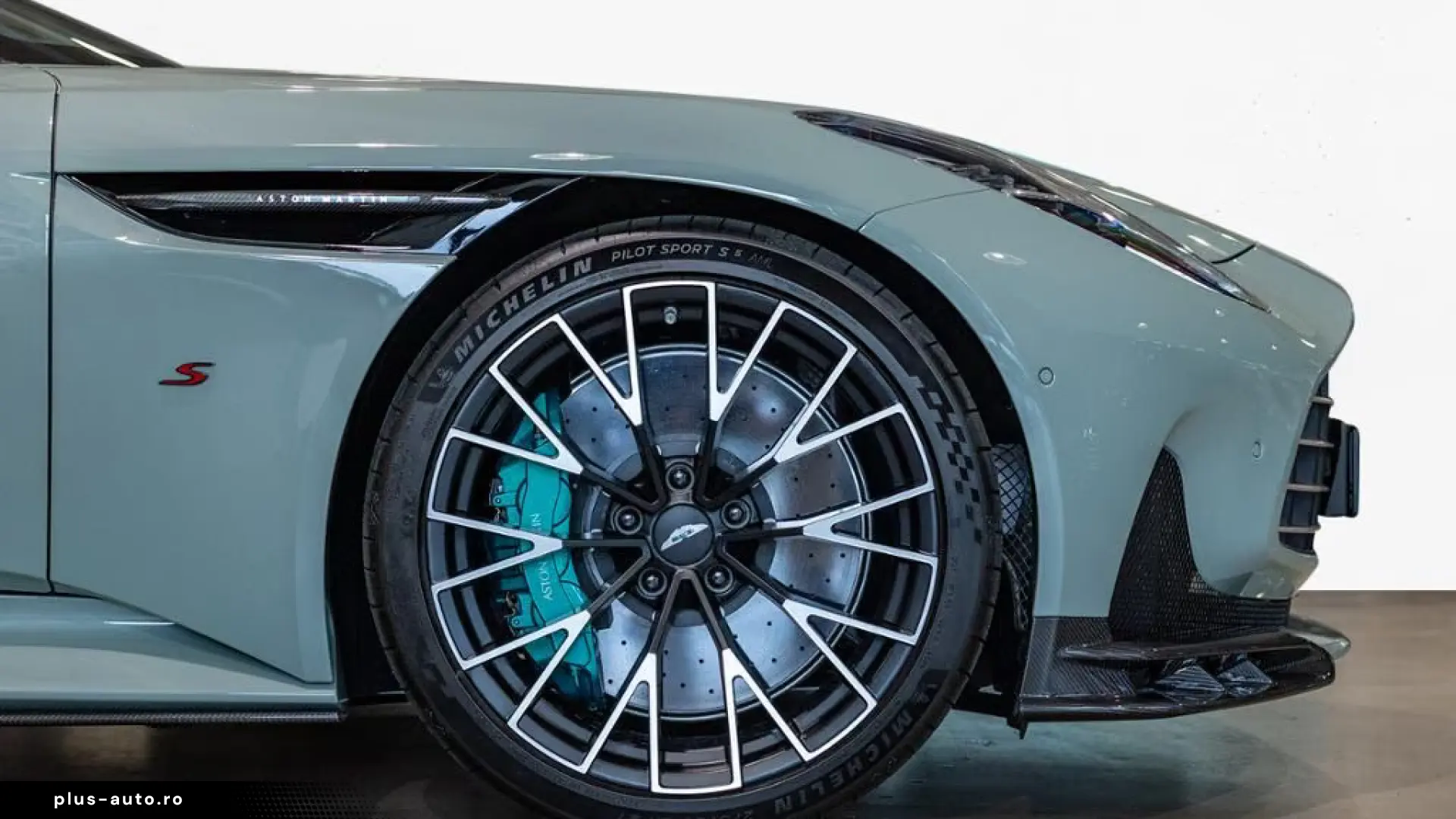 Aston Martin DB12 S Volante