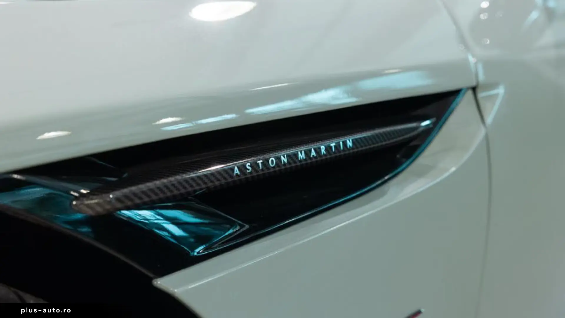 Aston Martin DB12 S Volante
