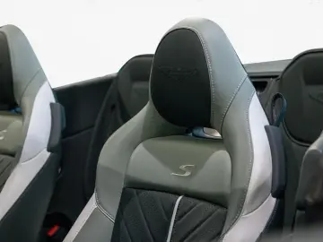 Aston Martin DB12 S Volante