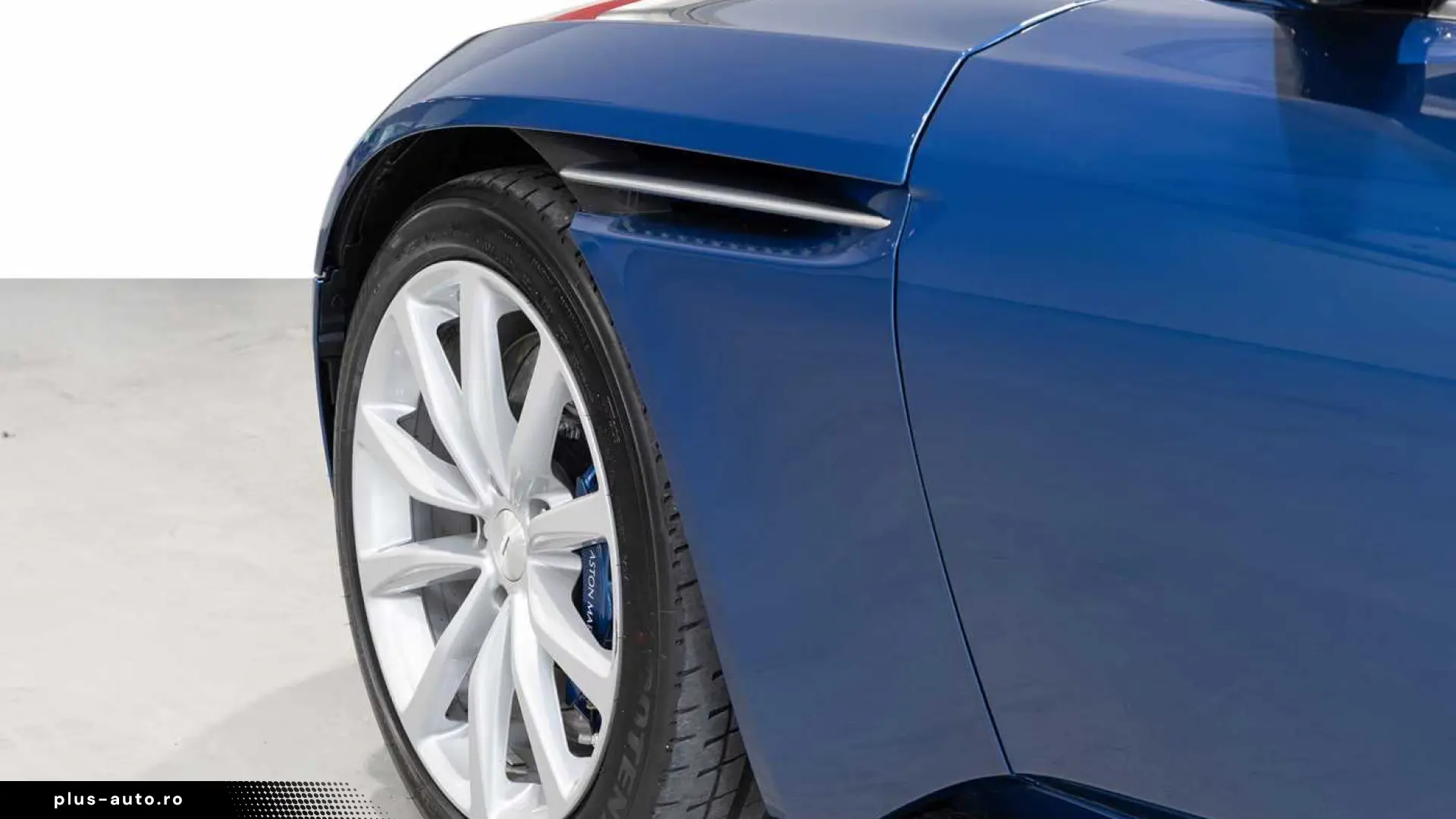 Aston Martin DB11 Volante -Plasma Blue-