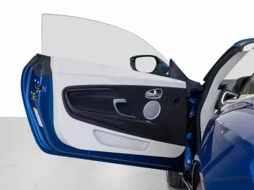 Aston Martin DB11 Volante -Plasma Blue-