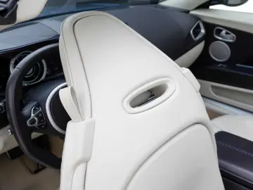 Aston Martin DB11 Volante -Plasma Blue-