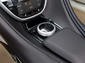 Aston Martin DB11 Volante -Plasma Blue-