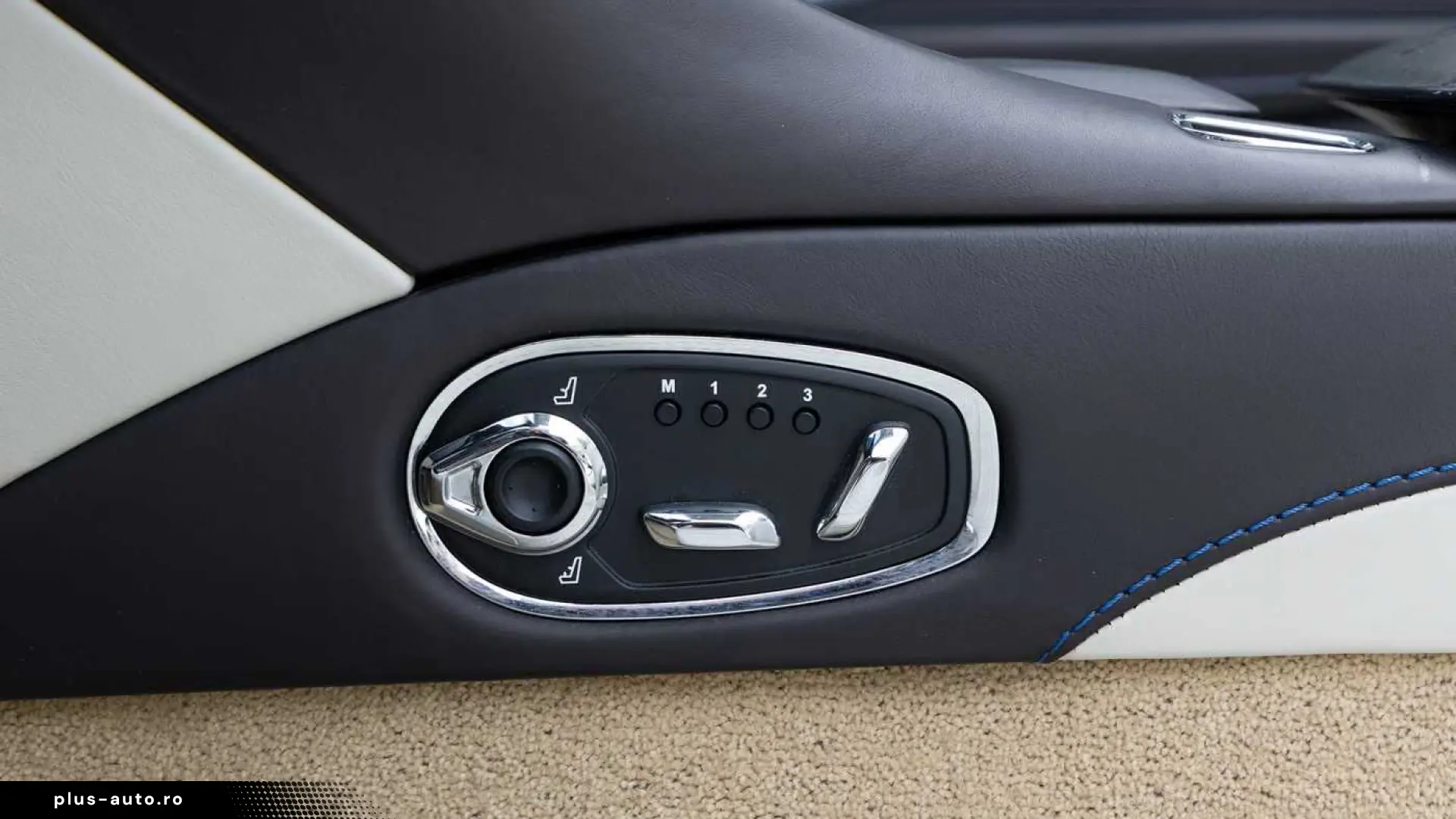 Aston Martin DB11 Volante -Plasma Blue-
