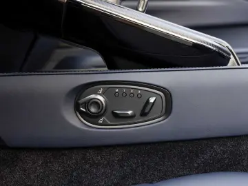 Aston Martin V8 Vantage S Roadster Midnight Blue