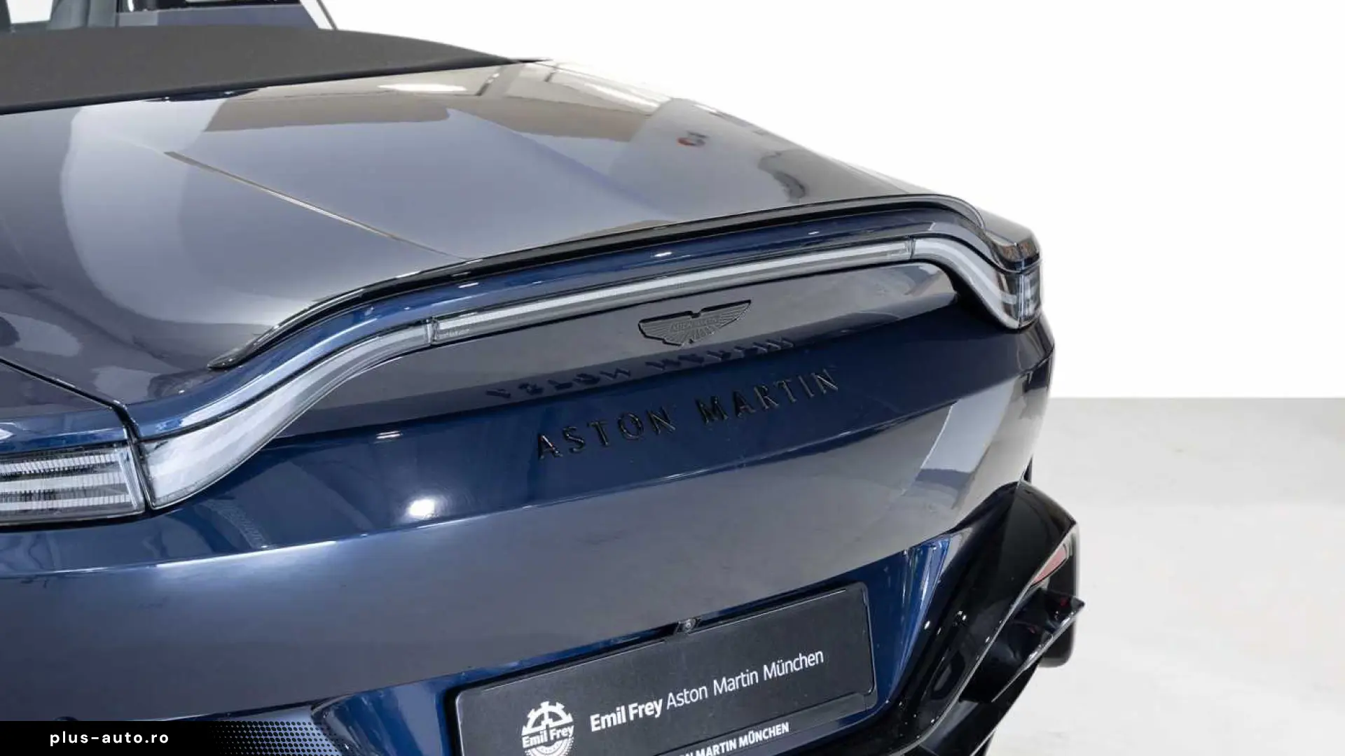 Aston Martin V8 Vantage S Roadster Midnight Blue