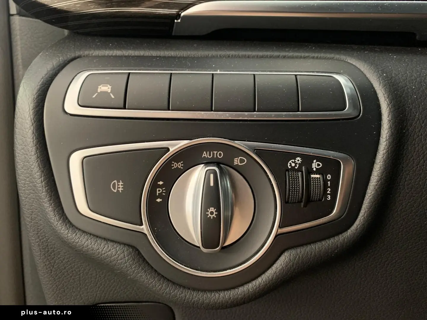 MERCEDES-BENZ V-Class 2022 — imagine 10