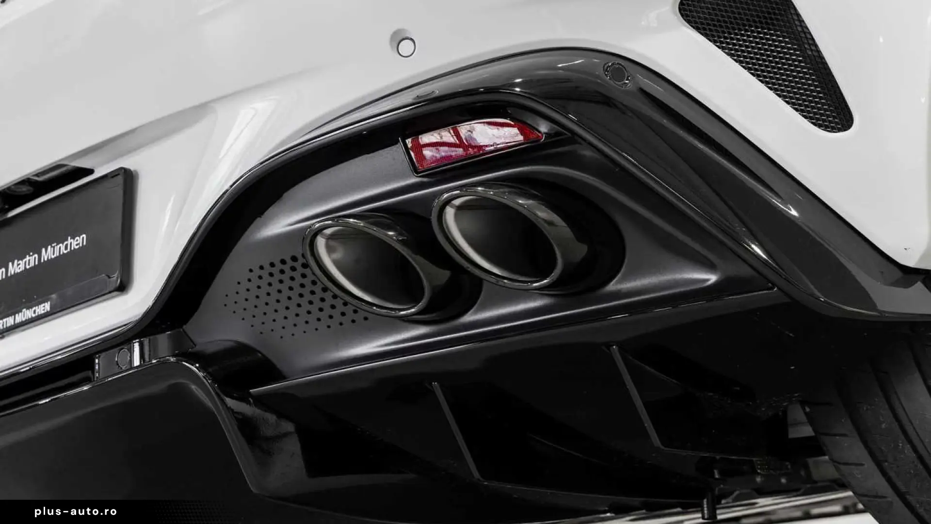 Aston Martin V8 Vantage -Zenith White-