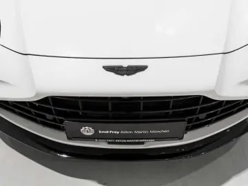 Aston Martin V8 Vantage -Zenith White-