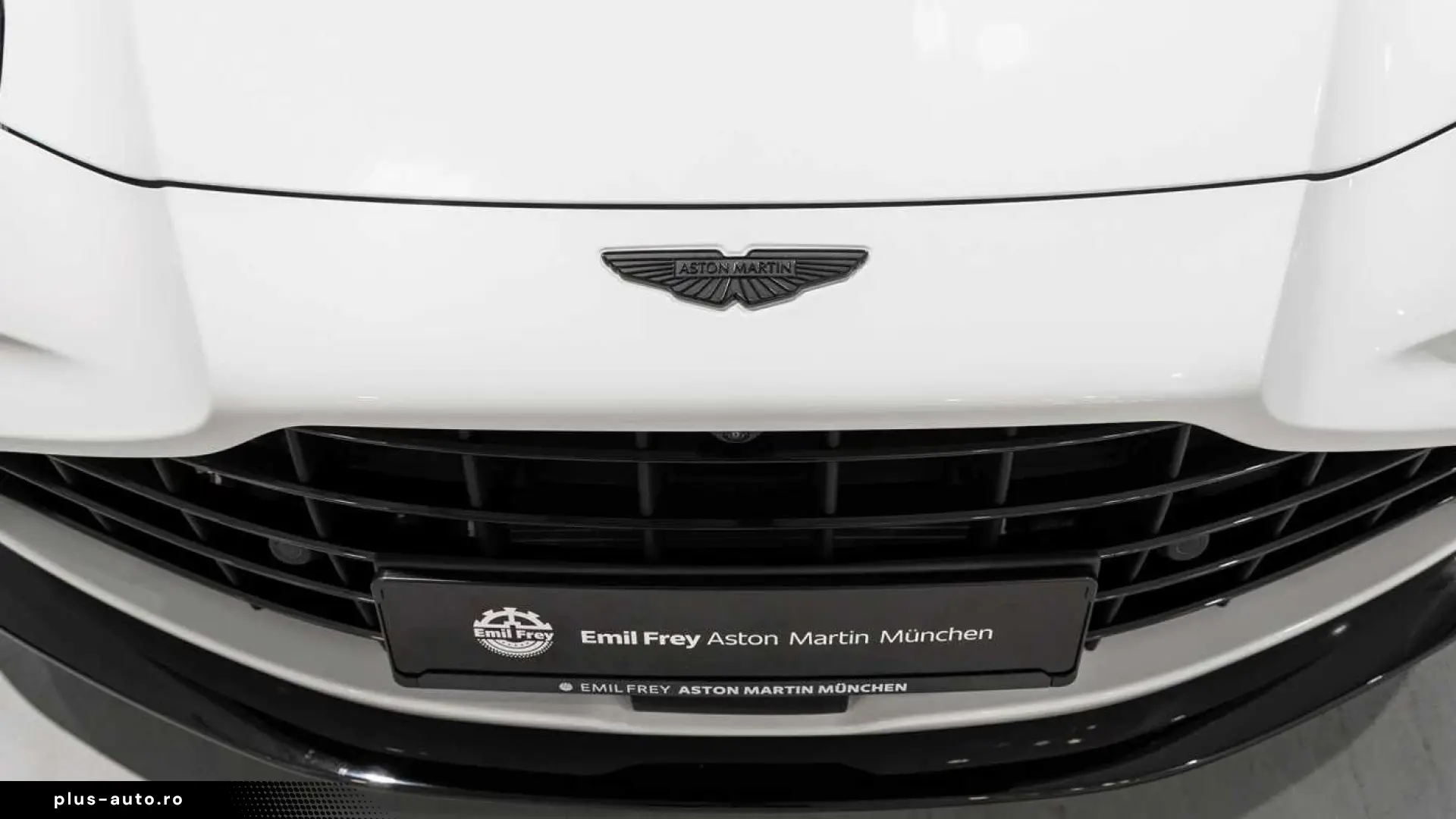 Aston Martin V8 Vantage -Zenith White-