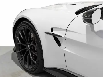 Aston Martin V8 Vantage -Zenith White-
