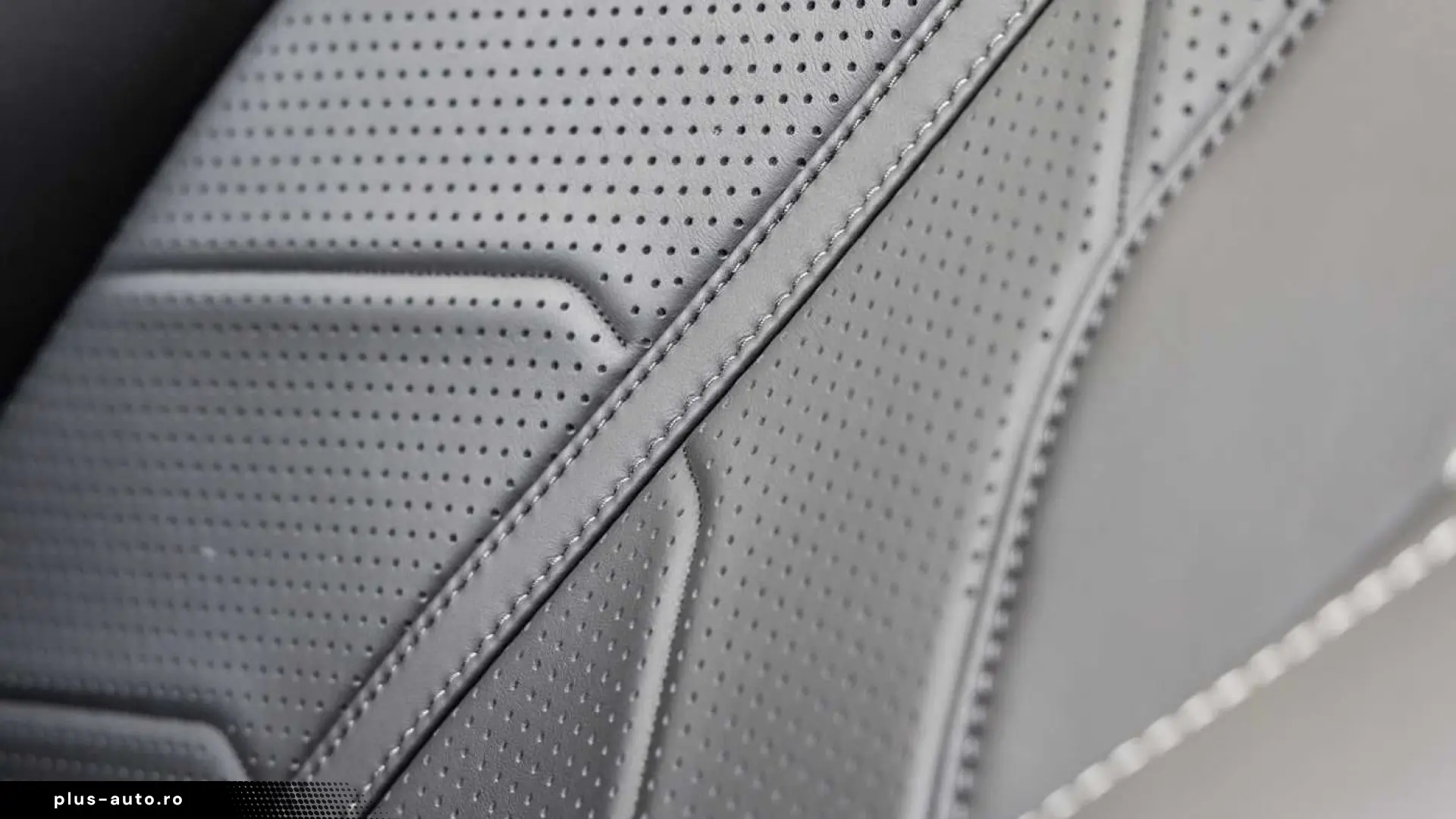 Aston Martin V8 Vantage -Zenith White-