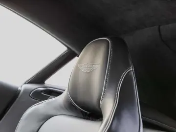 Aston Martin V8 Vantage -Zenith White-