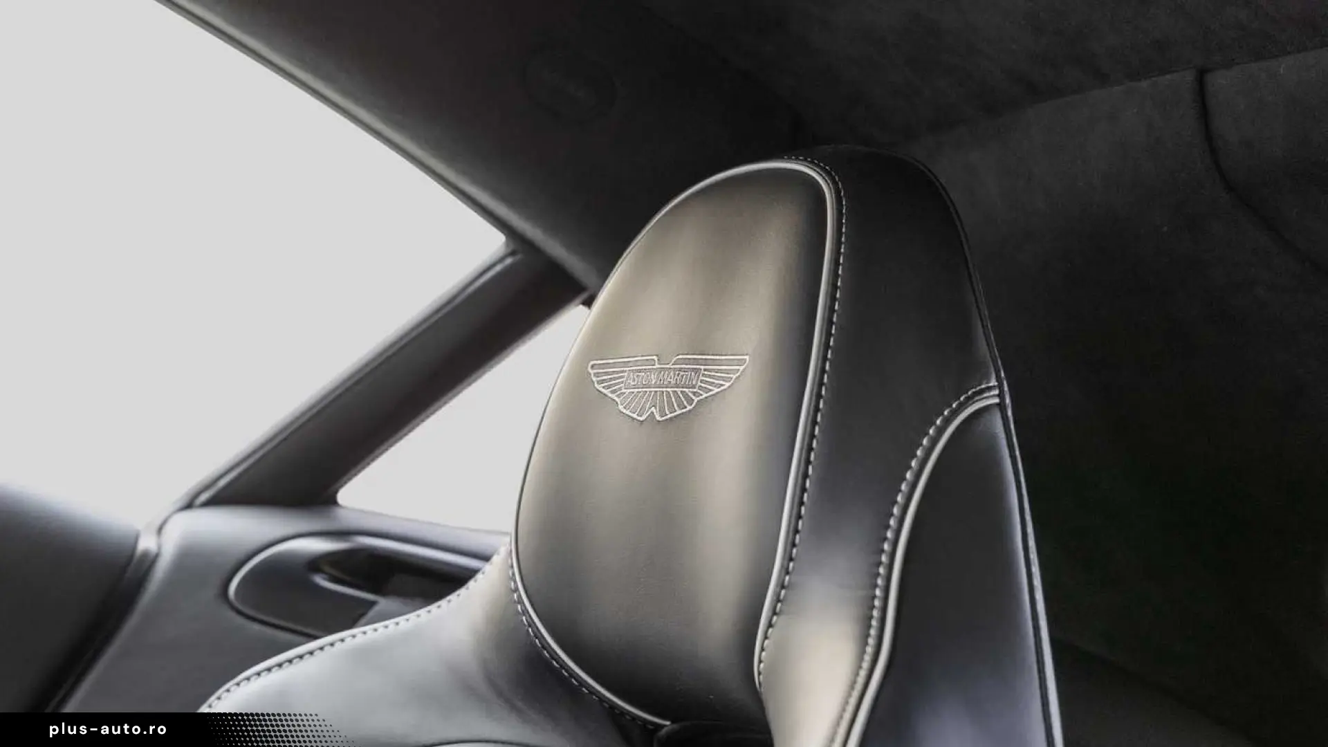 Aston Martin V8 Vantage -Zenith White-