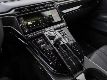 Aston Martin V8 Vantage -Zenith White-