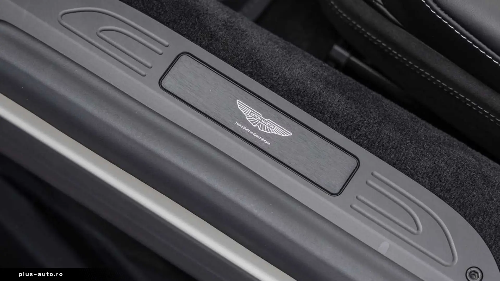 Aston Martin V8 Vantage -Zenith White-