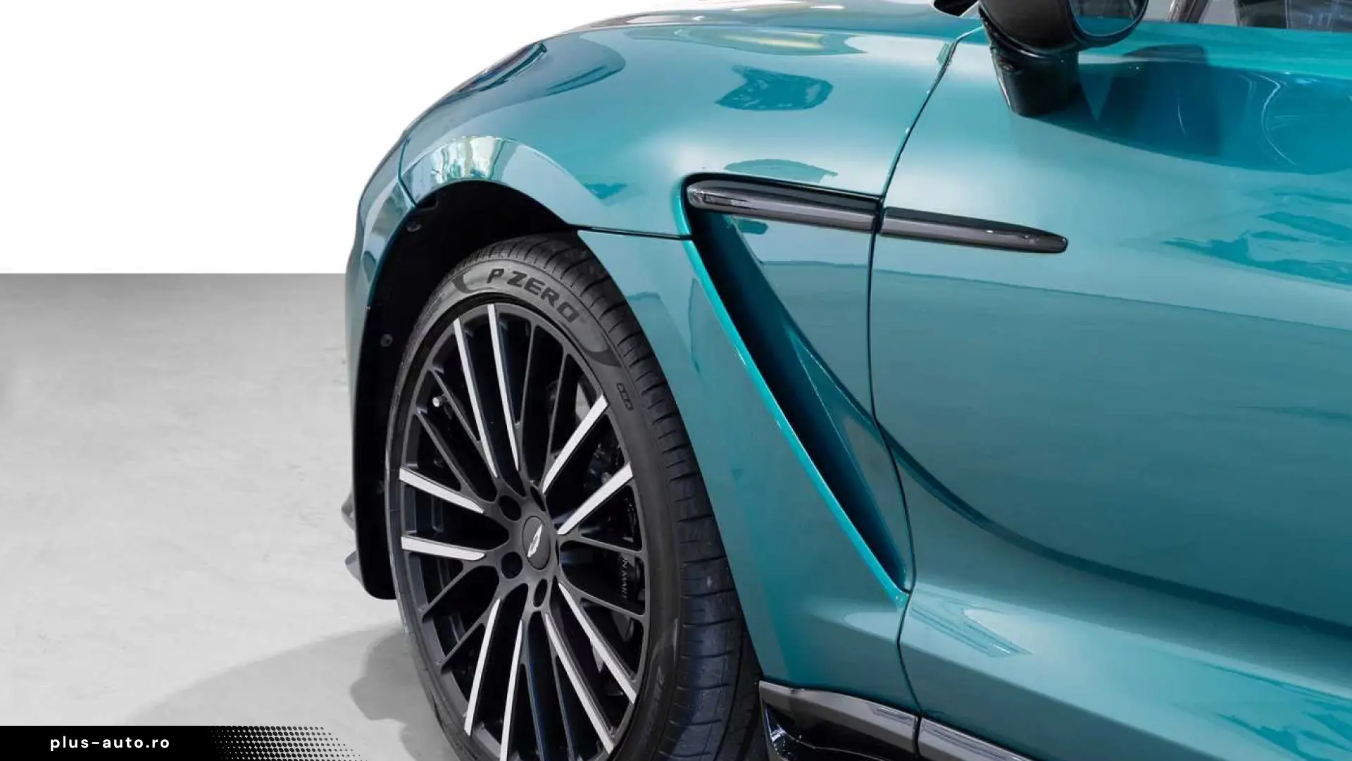 Aston Martin DBX 707 -Podium Green-