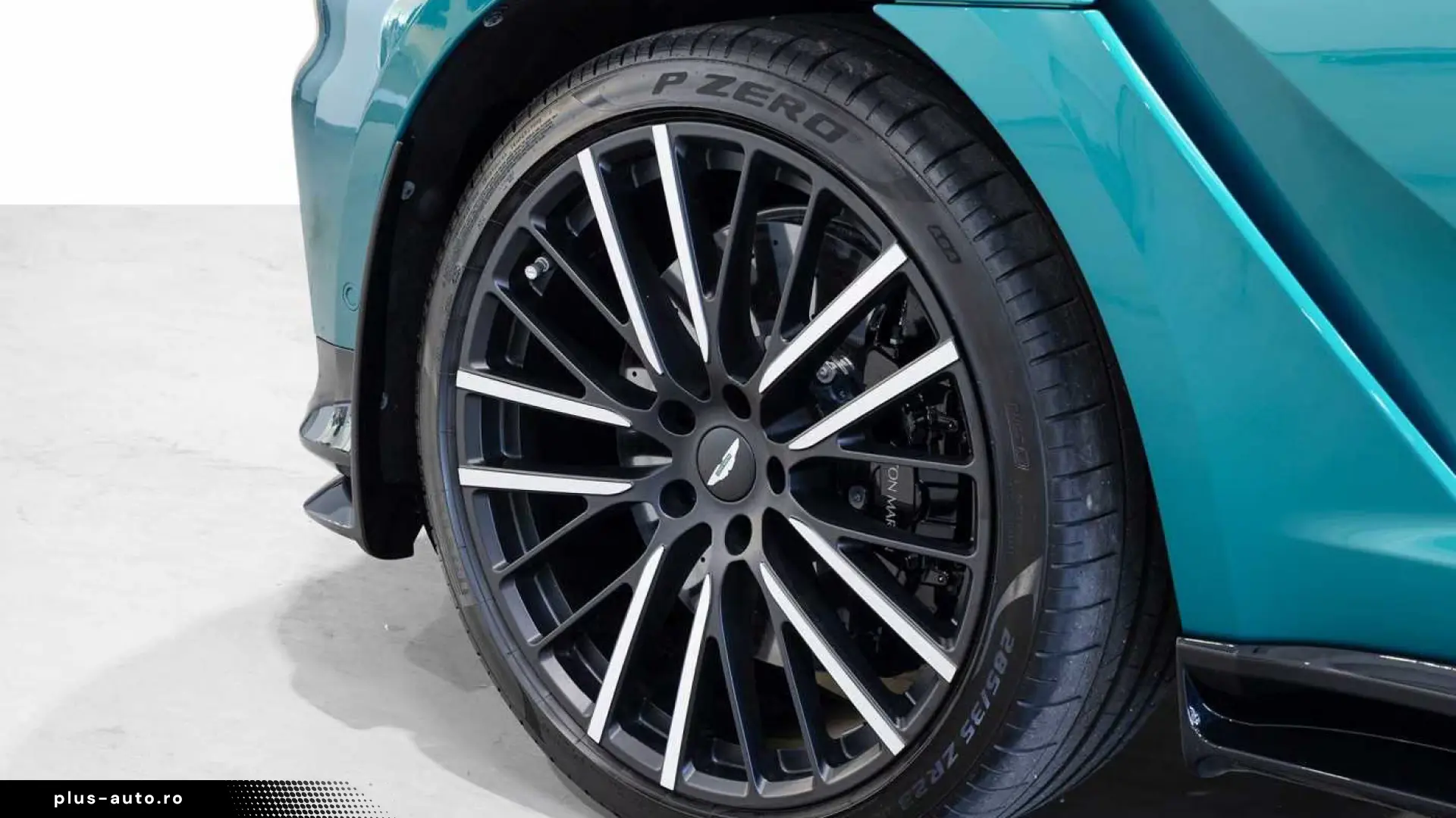 Aston Martin DBX 707 -Podium Green-