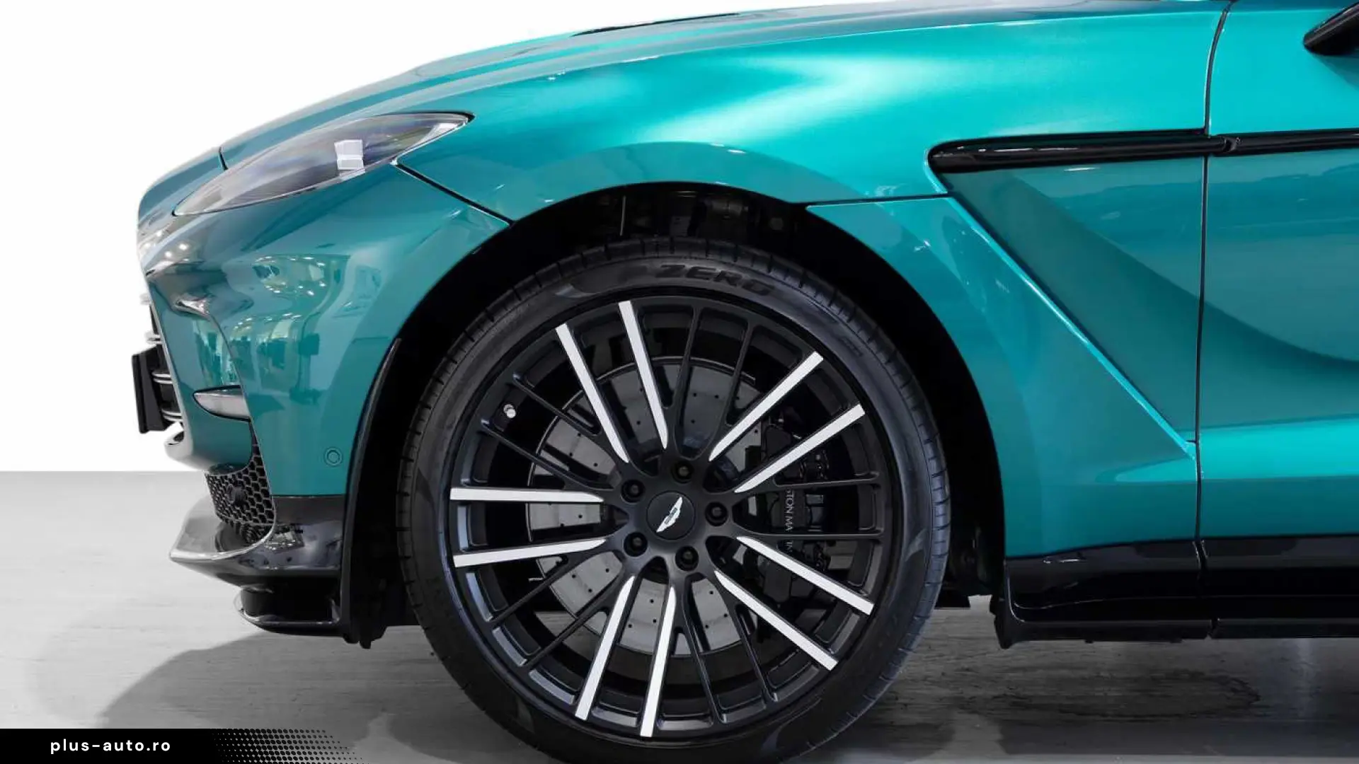 Aston Martin DBX 707 -Podium Green-